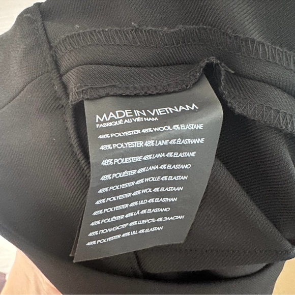 Club Monaco Yolande Black Gold Button
Palazoo Wide Leg Crop Pants - Picture 5 of 8